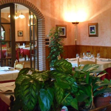 Ristorante Albergo Da Maurizio Cravanzana Kültér fotó
