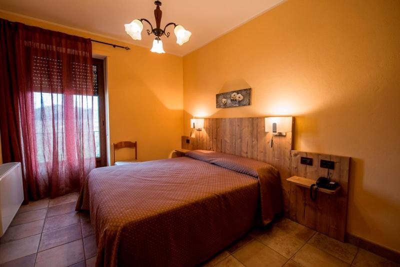 Ristorante Albergo Da Maurizio Cravanzana Kültér fotó