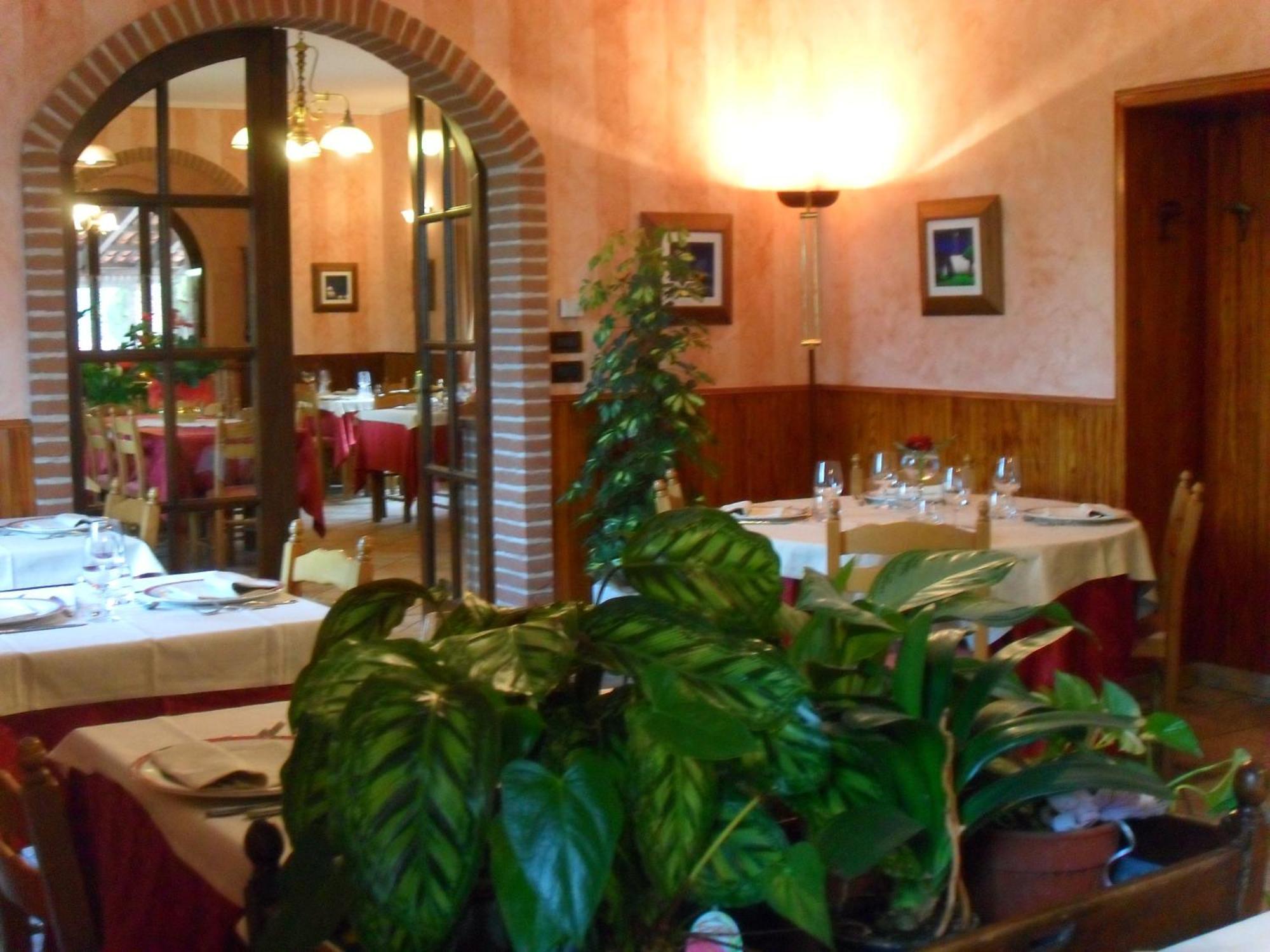 Ristorante Albergo Da Maurizio Cravanzana Kültér fotó