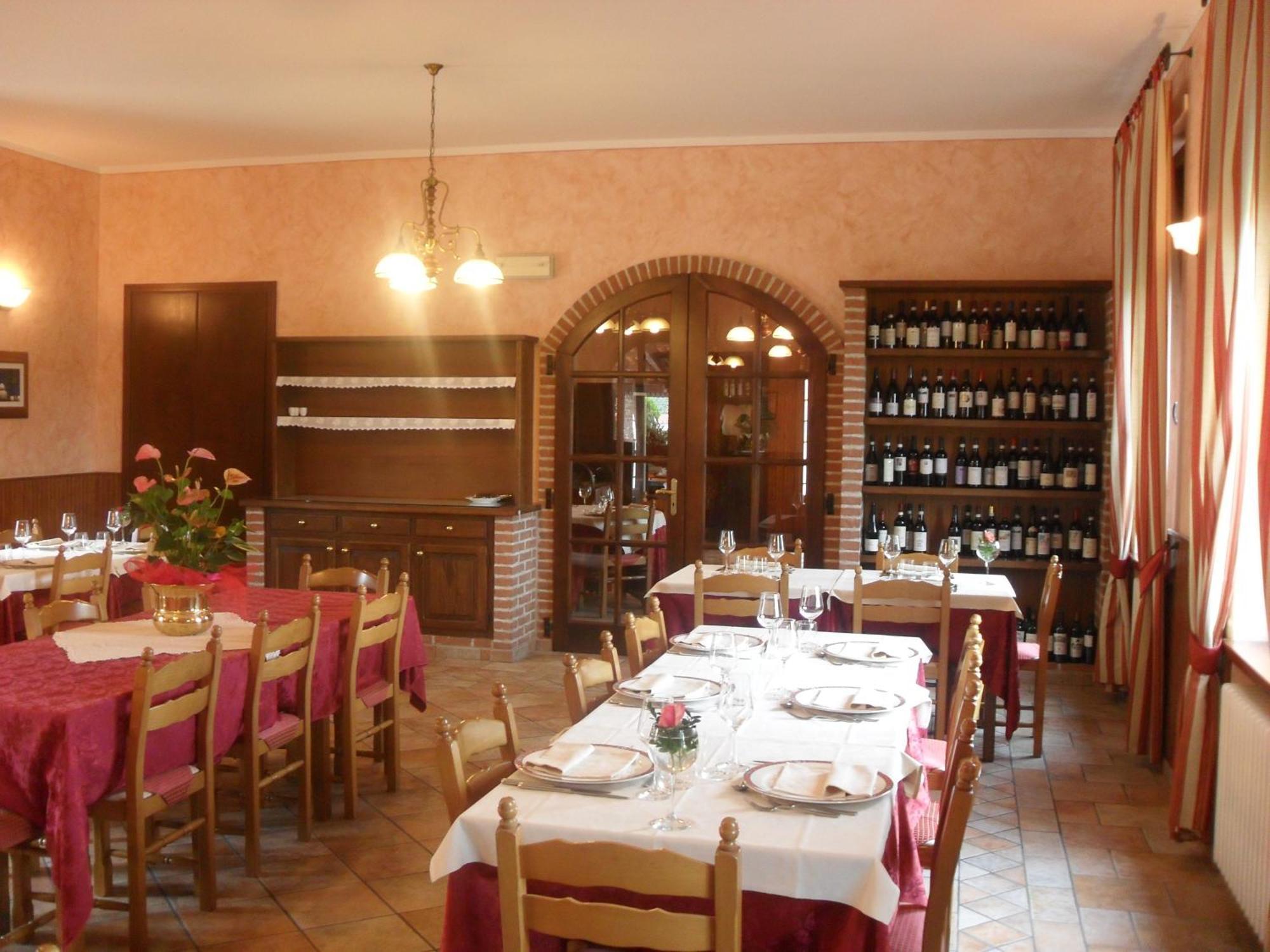 Ristorante Albergo Da Maurizio Cravanzana Kültér fotó