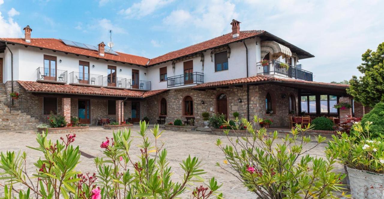 Ristorante Albergo Da Maurizio Cravanzana Kültér fotó