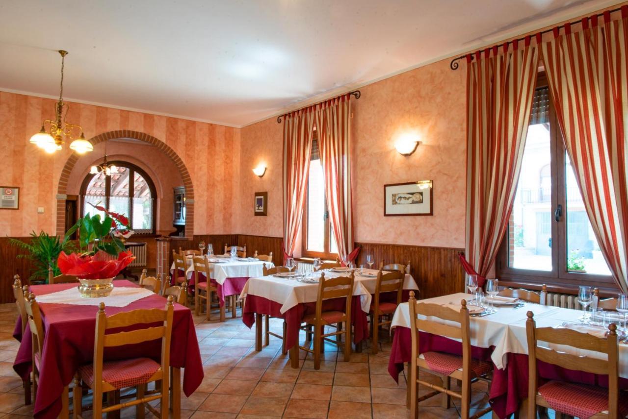 Ristorante Albergo Da Maurizio Cravanzana Kültér fotó